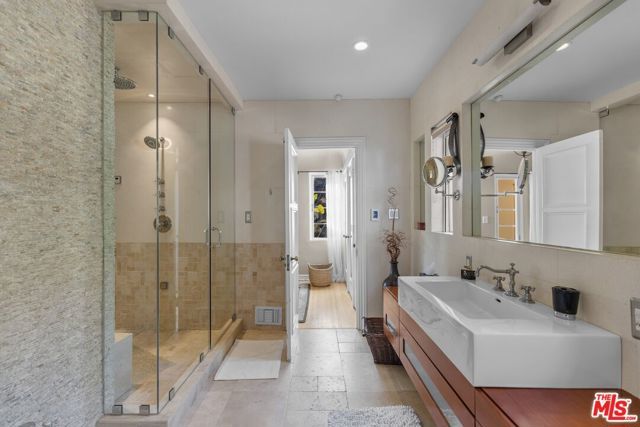 2856 Glendower Avenue, Los Angeles, CA 90027