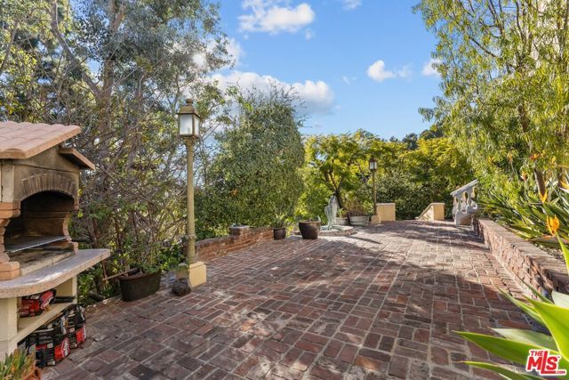 2856 Glendower Avenue, Los Angeles, CA 90027