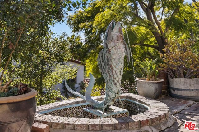 2856 Glendower Avenue, Los Angeles, CA 90027