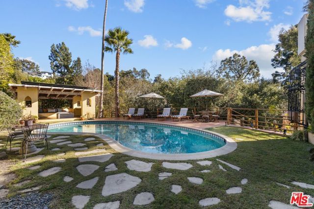 2856 Glendower Avenue, Los Angeles, CA 90027