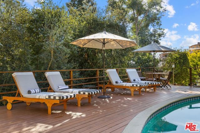 2856 Glendower Avenue, Los Angeles, CA 90027
