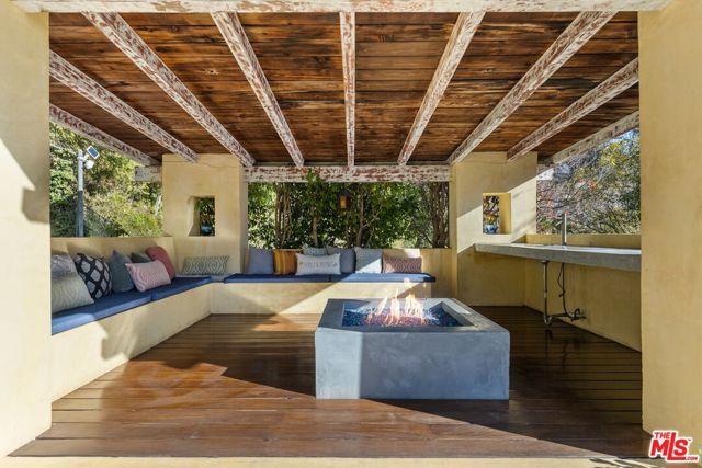 2856 Glendower Avenue, Los Angeles, CA 90027