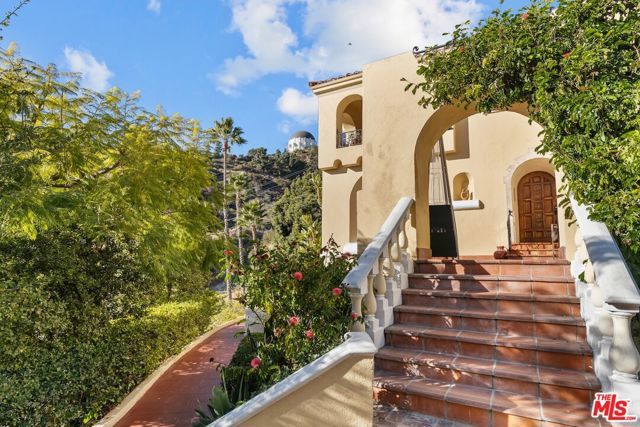 2856 Glendower Avenue, Los Angeles, CA 90027