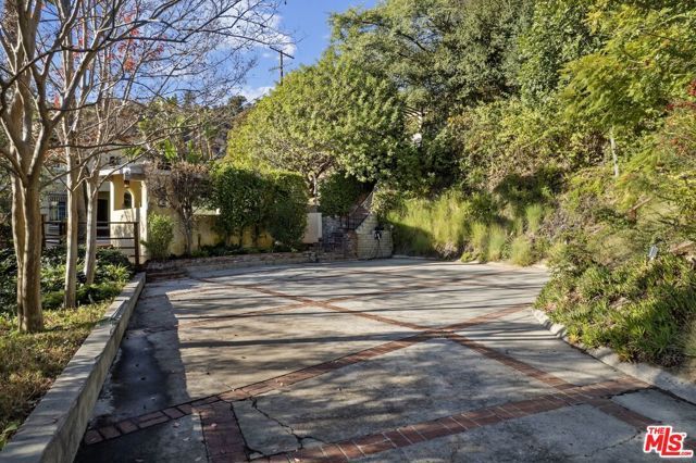2856 Glendower Avenue, Los Angeles, CA 90027