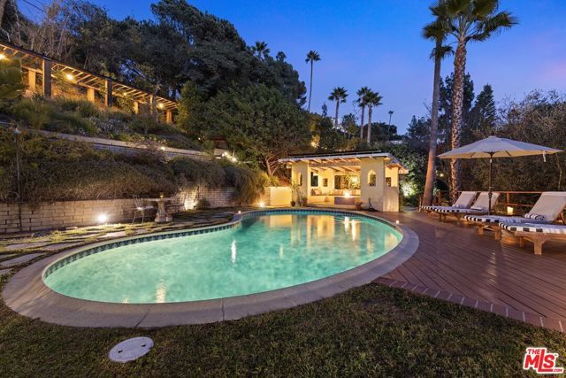2856 Glendower Avenue, Los Angeles, CA 90027