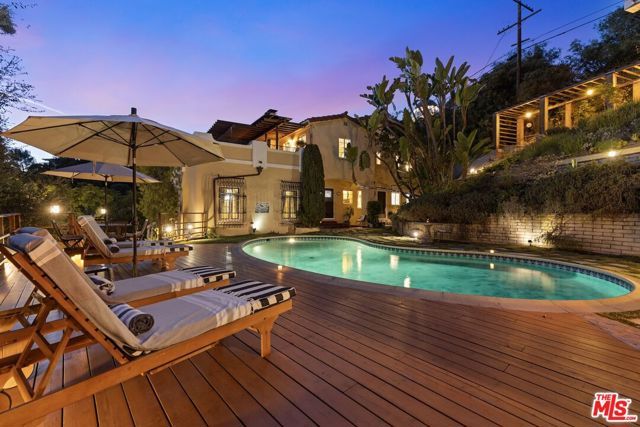 2856 Glendower Avenue, Los Angeles, CA 90027
