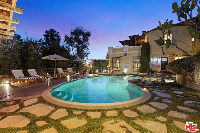 2856 Glendower Avenue, Los Angeles, CA 90027