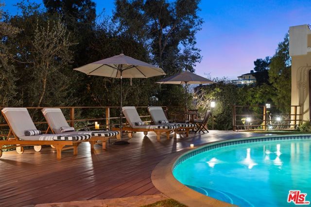 2856 Glendower Avenue, Los Angeles, CA 90027