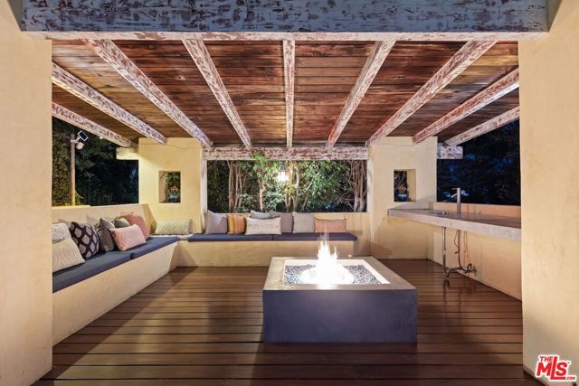 2856 Glendower Avenue, Los Angeles, CA 90027