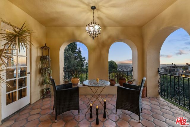 2856 Glendower Avenue, Los Angeles, CA 90027