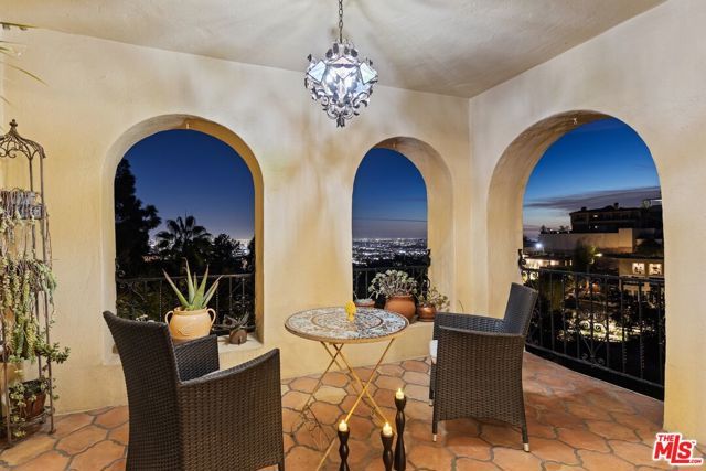2856 Glendower Avenue, Los Angeles, CA 90027
