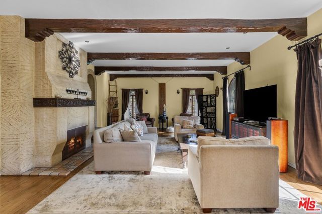 2856 Glendower Avenue, Los Angeles, CA 90027