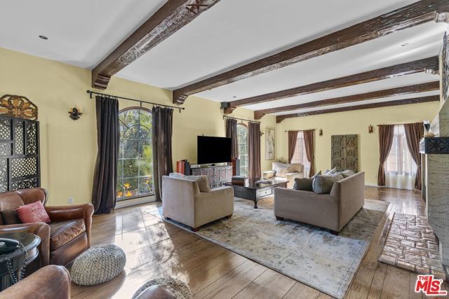 2856 Glendower Avenue, Los Angeles, CA 90027