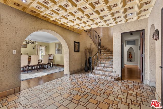 2856 Glendower Avenue, Los Angeles, CA 90027
