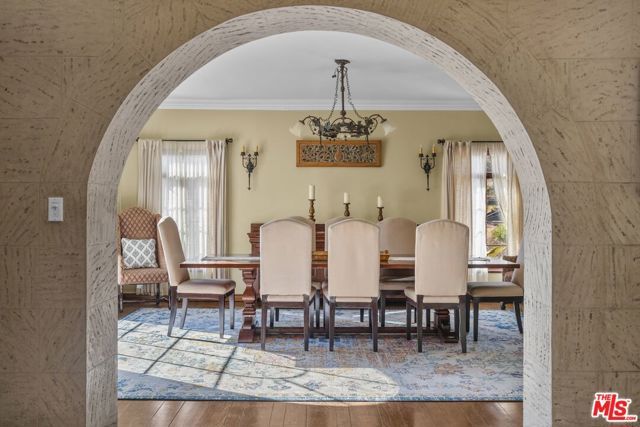 2856 Glendower Avenue, Los Angeles, CA 90027