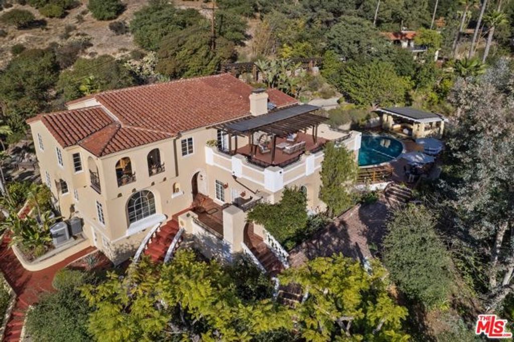 2856 Glendower Avenue, Los Angeles, CA 90027