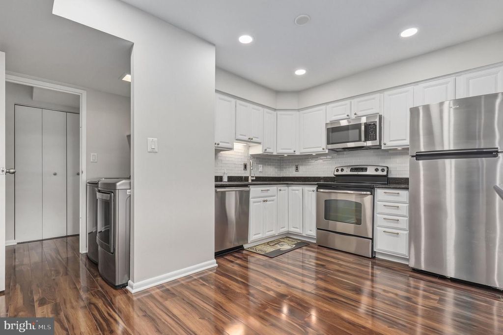 Image 11 of property listing at 6942 HANOVER PKWY #200, Greenbelt, MD 20770