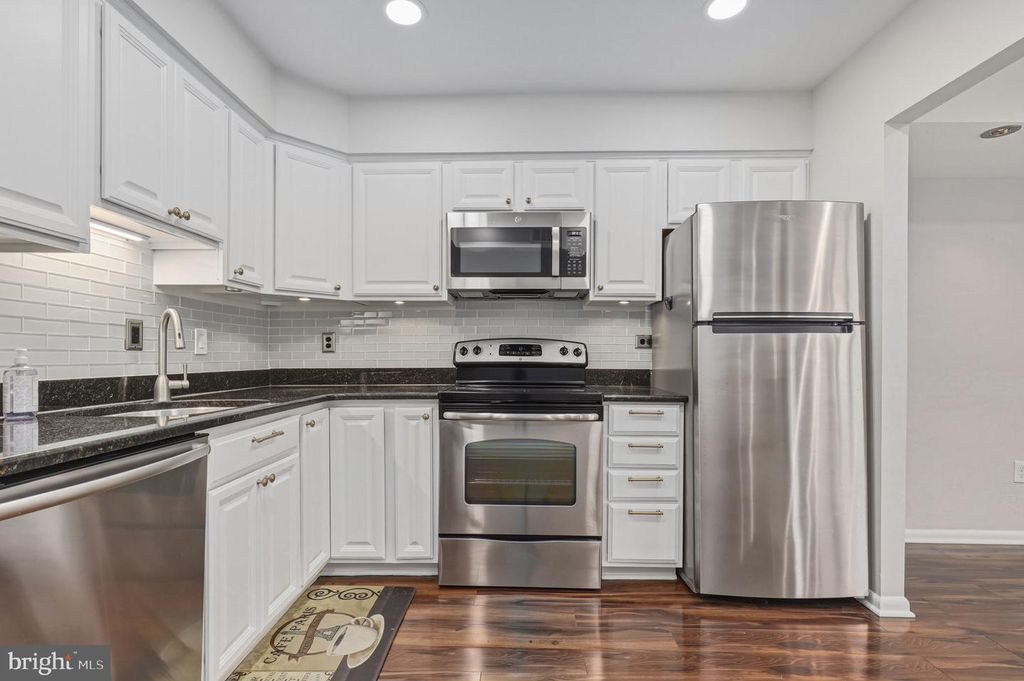 Image 12 of property listing at 6942 HANOVER PKWY #200, Greenbelt, MD 20770