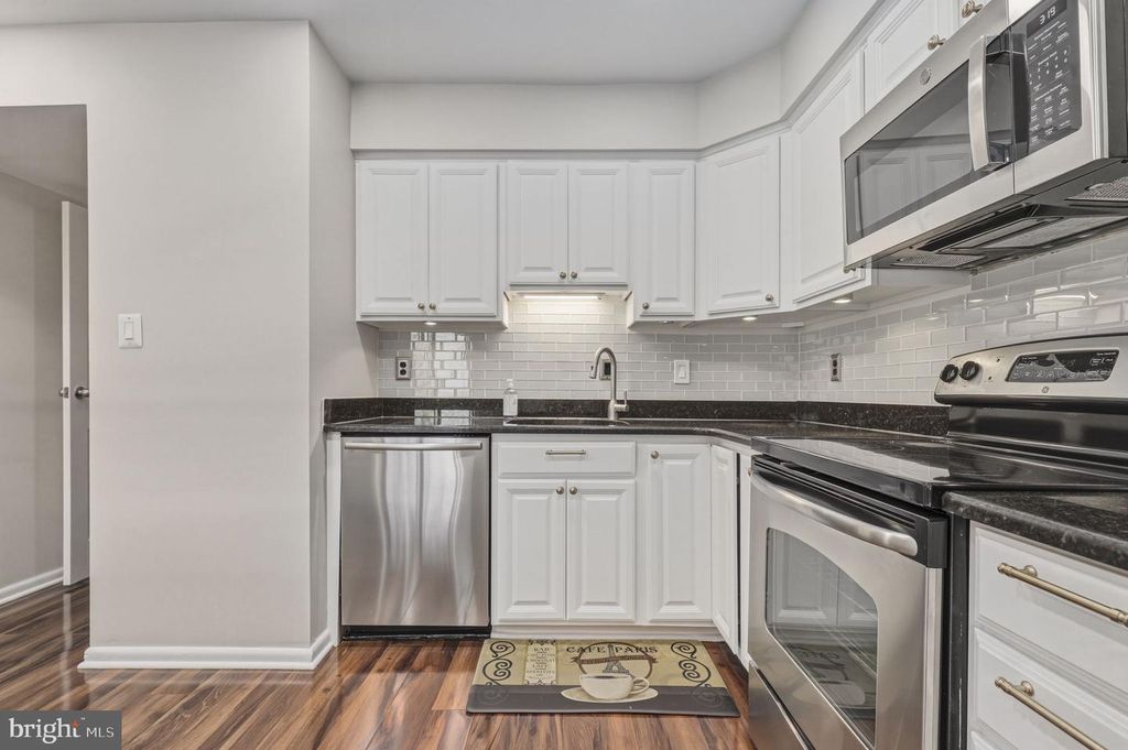 Image 13 of property listing at 6942 HANOVER PKWY #200, Greenbelt, MD 20770