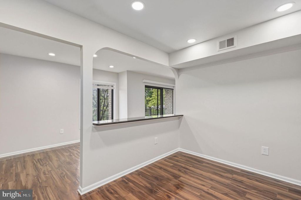 Image 14 of property listing at 6942 HANOVER PKWY #200, Greenbelt, MD 20770
