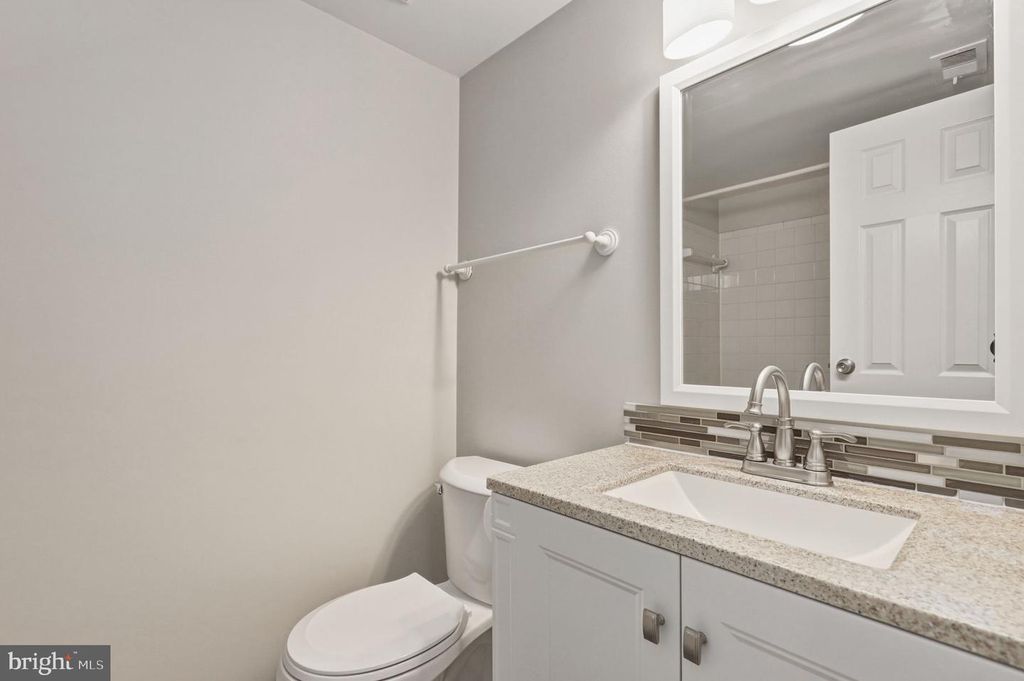 Image 17 of property listing at 6942 HANOVER PKWY #200, Greenbelt, MD 20770