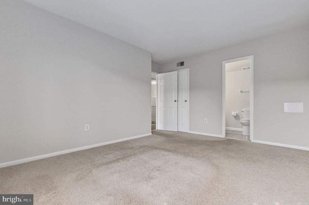 Image 23 of property listing at 6942 HANOVER PKWY #200, Greenbelt, MD 20770