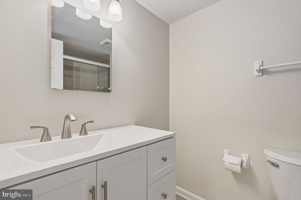 Image 24 of property listing at 6942 HANOVER PKWY #200, Greenbelt, MD 20770