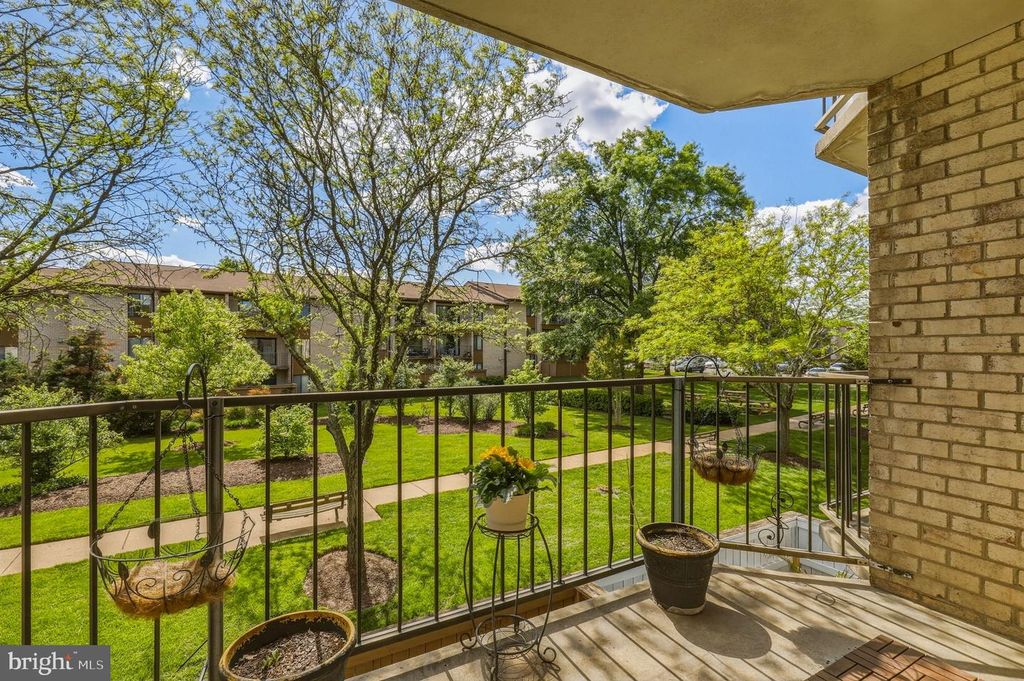 Image 26 of property listing at 6942 HANOVER PKWY #200, Greenbelt, MD 20770