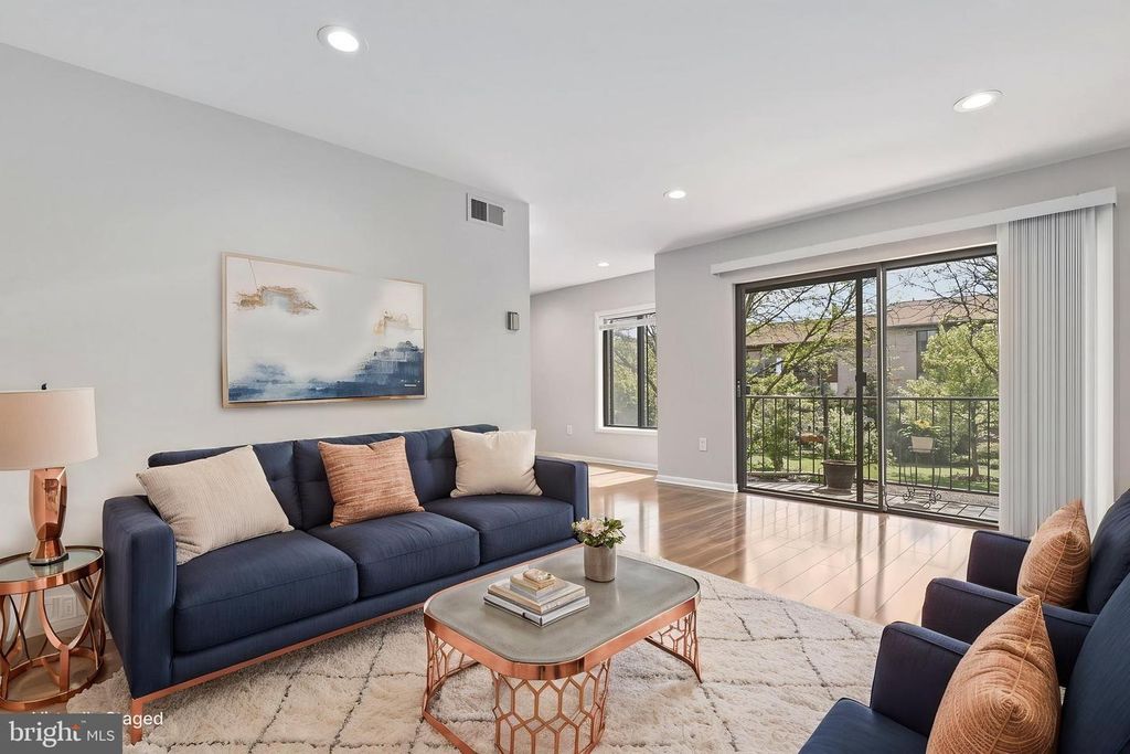 Image 3 of property listing at 6942 HANOVER PKWY #200, Greenbelt, MD 20770