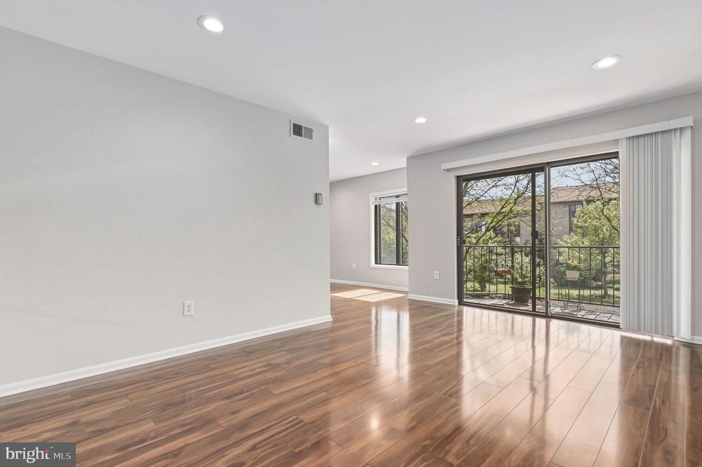 Image 4 of property listing at 6942 HANOVER PKWY #200, Greenbelt, MD 20770