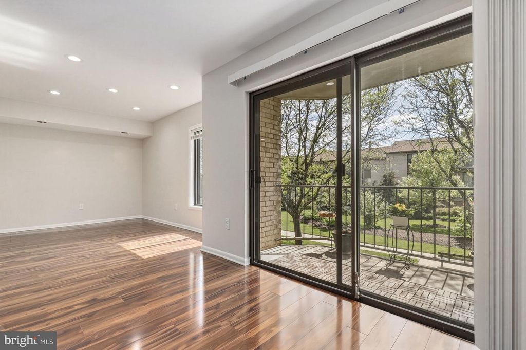 Image 6 of property listing at 6942 HANOVER PKWY #200, Greenbelt, MD 20770