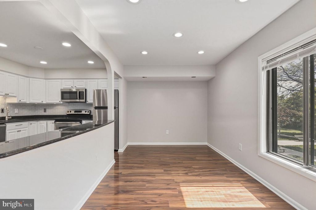 Image 7 of property listing at 6942 HANOVER PKWY #200, Greenbelt, MD 20770