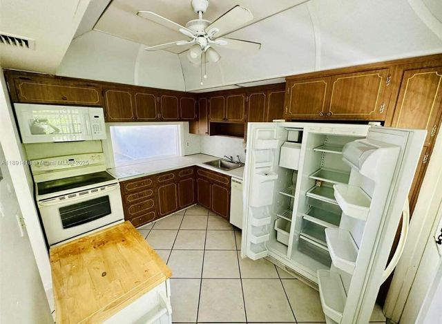 330 SE 2ND Street 404G, Hallandale Beach, FL 33009