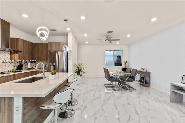 6680 NW 102nd Path, Doral, FL 33178
