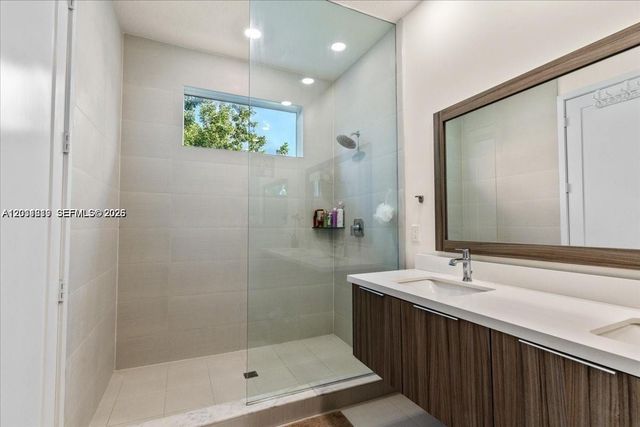 6680 NW 102nd Path, Doral, FL 33178