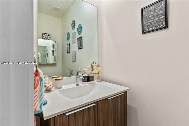 6680 NW 102nd Path, Doral, FL 33178