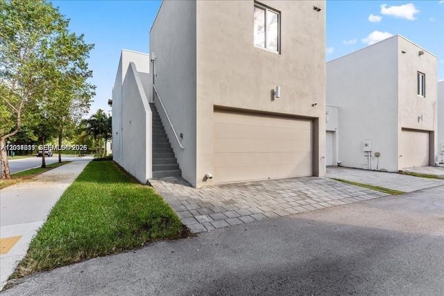 6680 NW 102nd Path, Doral, FL 33178