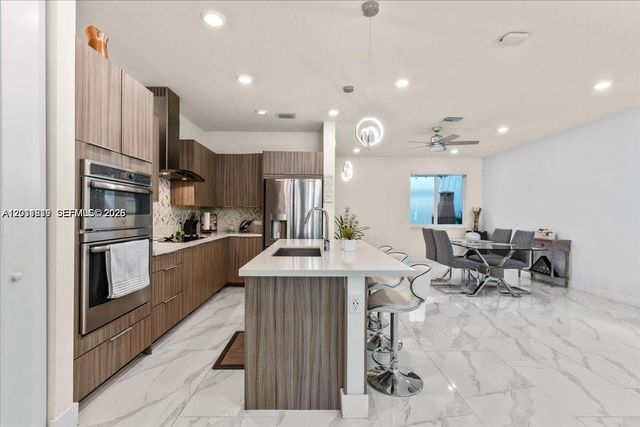 6680 NW 102nd Path, Doral, FL 33178