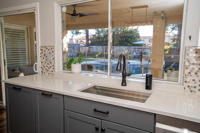 684 W Chennault Avenue, Clovis, CA 93611