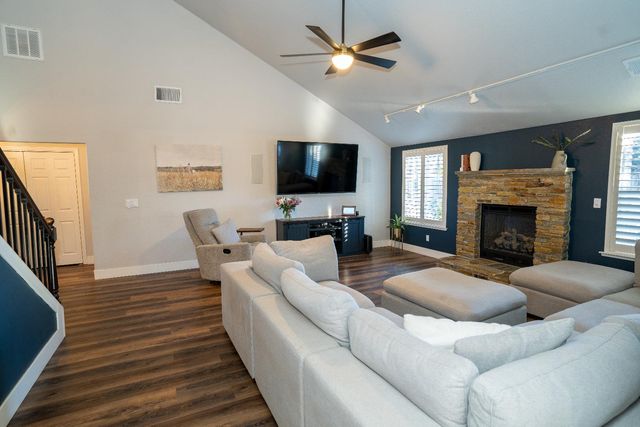 684 W Chennault Avenue, Clovis, CA 93611