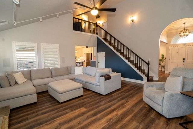 684 W Chennault Avenue, Clovis, CA 93611