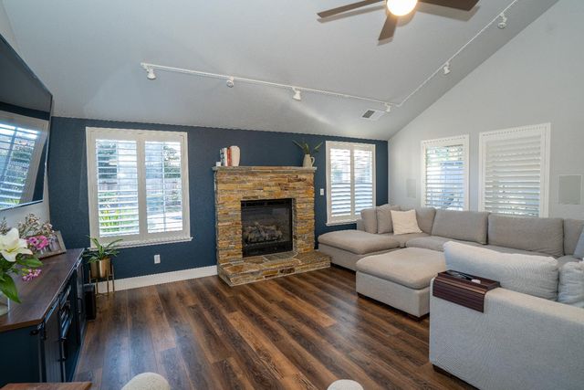 684 W Chennault Avenue, Clovis, CA 93611