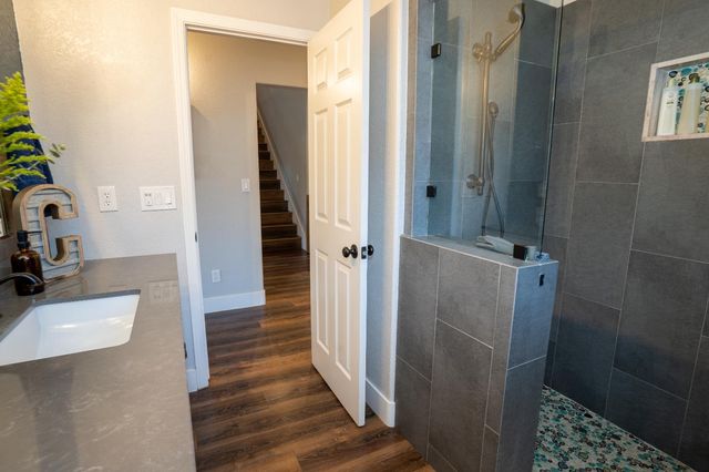 684 W Chennault Avenue, Clovis, CA 93611