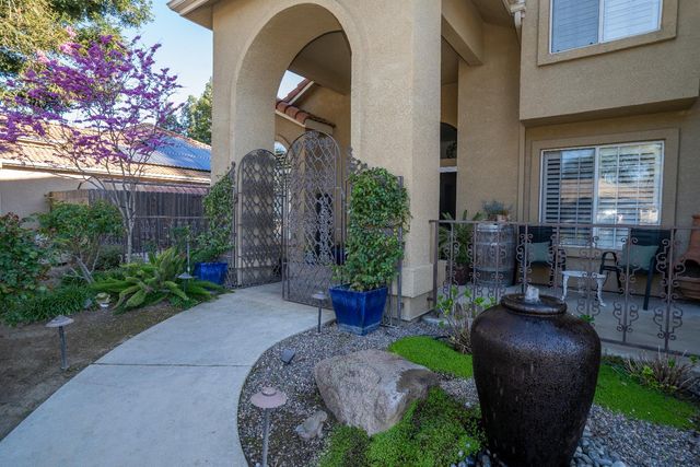 684 W Chennault Avenue, Clovis, CA 93611