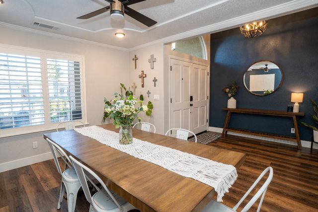 684 W Chennault Avenue, Clovis, CA 93611