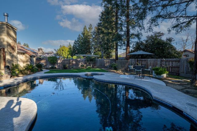 684 W Chennault Avenue, Clovis, CA 93611