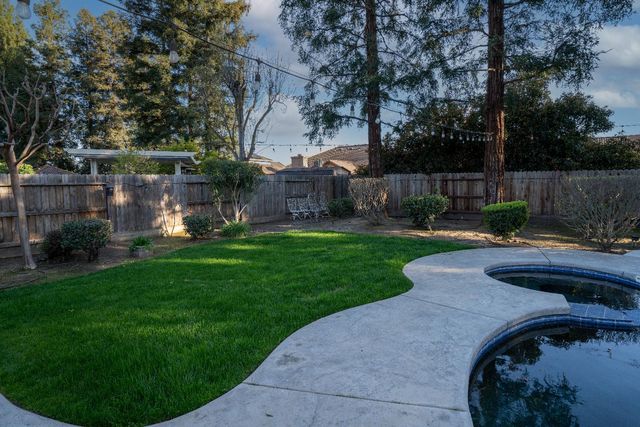 684 W Chennault Avenue, Clovis, CA 93611