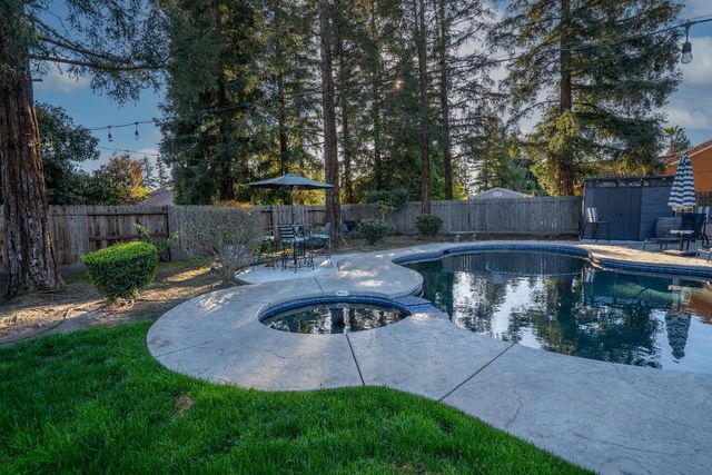 684 W Chennault Avenue, Clovis, CA 93611