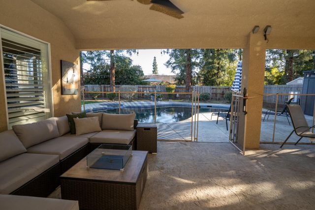 684 W Chennault Avenue, Clovis, CA 93611