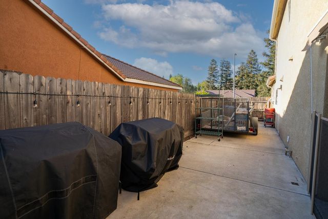 684 W Chennault Avenue, Clovis, CA 93611